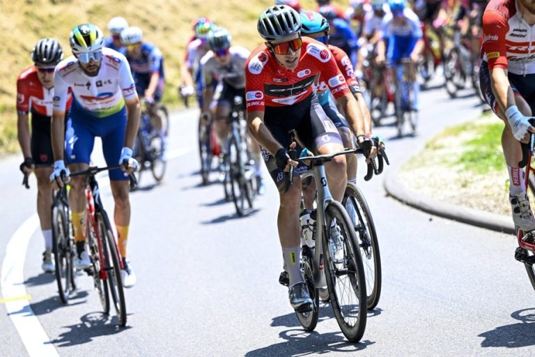 Tour of Switzerland |  Nickolas Zukowsky clings to the red jersey for one more day