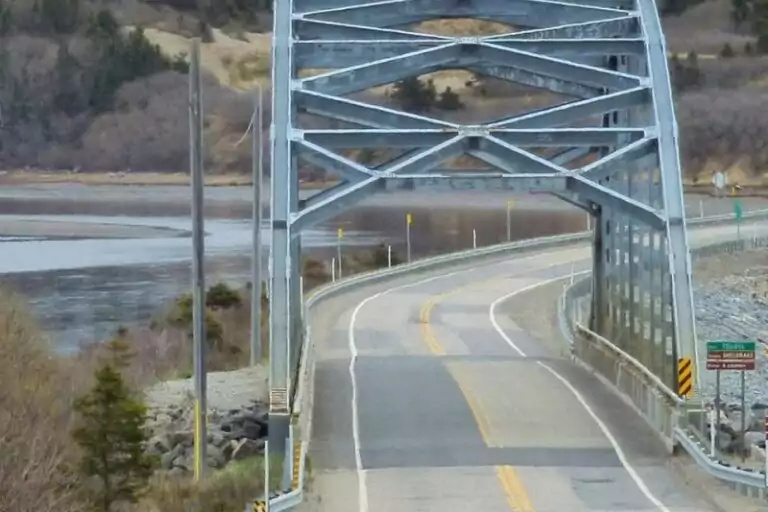 Touzel bridge closed on the North Shore |  The population called upon to stick to basic needs