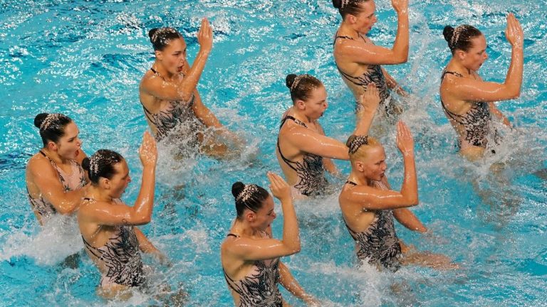 Ukrainian swimmers wow the audience with their warrior-themed ballet