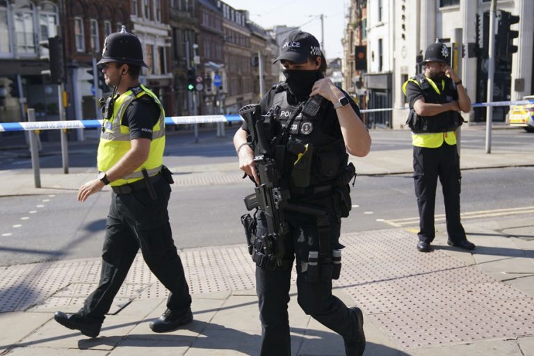 United Kingdom |  Three dead in Nottingham city center, cordoned off by police