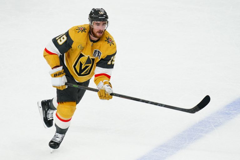 Vegas Golden Knights |  Reilly Smith traded to Penguins, Ivan Barbashev extends contract