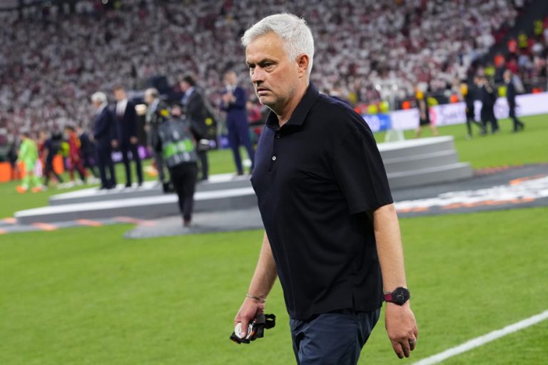 Verbal attack on a referee |  José Mourinho suspended for four continental matches by UEFA