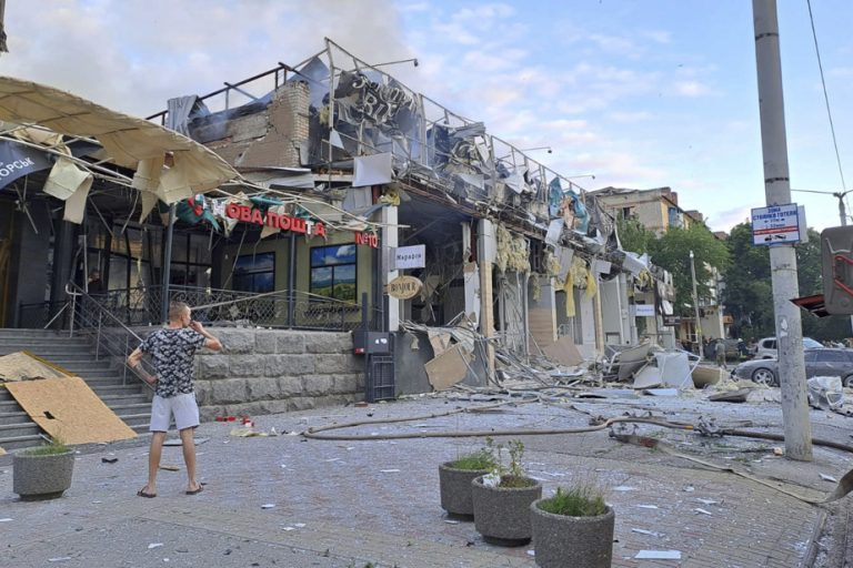 War in Ukraine, day 490 |  Death toll in restaurant bombing rises to 10