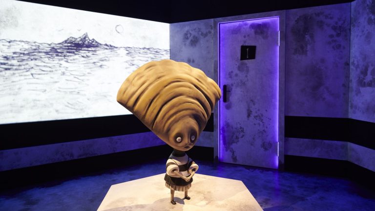 We tested the immersive exhibition “The Labyrinth of Tim Burton” at Parc de La Villette