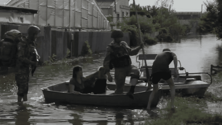 With the victims of the Russian-controlled shore after the destruction of the Kakhovka dam