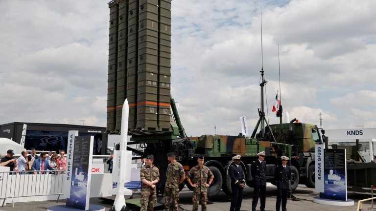 a Franco-Italian-made surface-to-air defense system delivered to kyiv, announces Emmanuel Macron