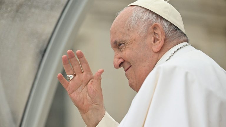 a message from the Pope will be sent to a satellite 525 kilometers from Earth