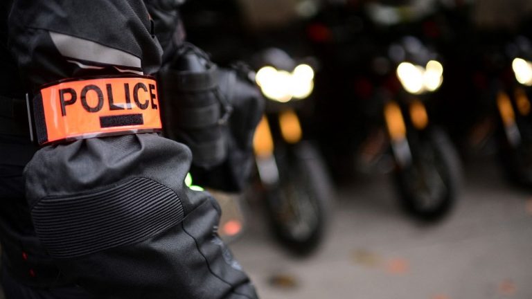 a motorist killed by a police officer after refusing to comply in the suburbs of Angoulême