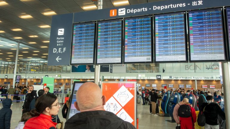 a third of flights canceled Tuesday at Paris-Orly, deletions to be expected in several other cities