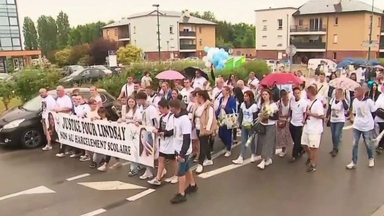 a white march organized in Pas-de-Calais