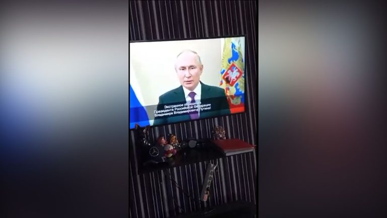 after a hack, a false message from Vladimir Putin on Russian radio and television announces “the invasion of Ukrainian troops”