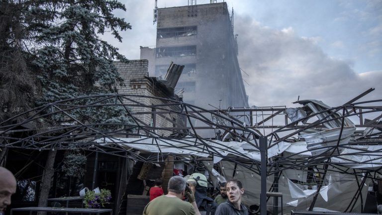 eight people were killed and 56 injured in the shelling of a restaurant in Kramatorsk