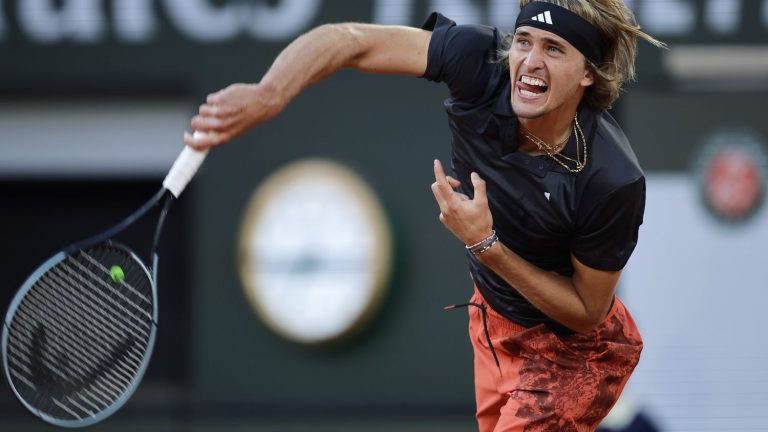 for his return to the Philippe-Chatrier, Alexander Zverev left only crumbs to Alex Molcan and will be in the third round