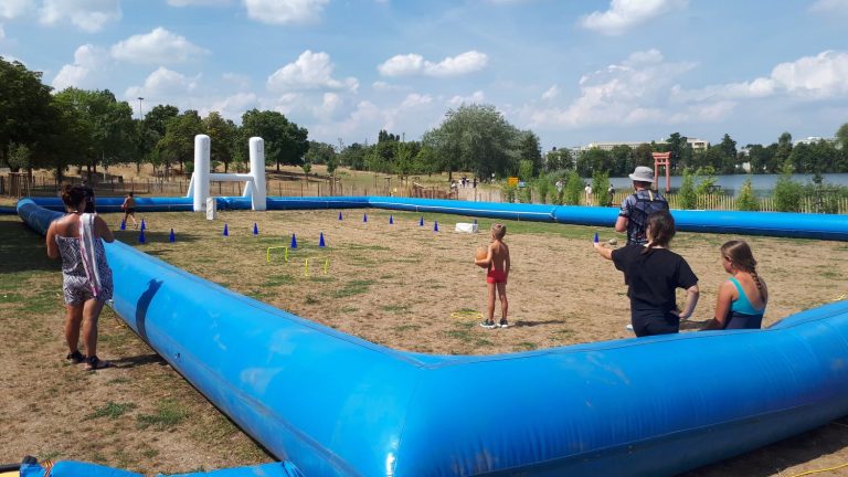 franceinfo junior.  College students discovering rugby