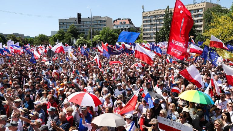 half a million people demonstrate in Warsaw against the government