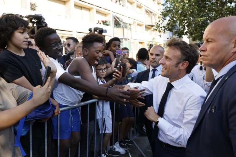 how the cities of Marseille visited by Macron were “cleaned” before his arrival