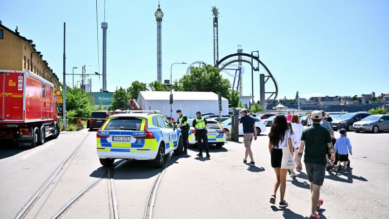 one dead and nine injured in amusement park ride derailment