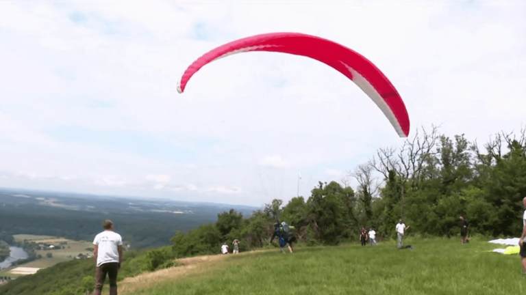 paragliding for children and adults with cancer