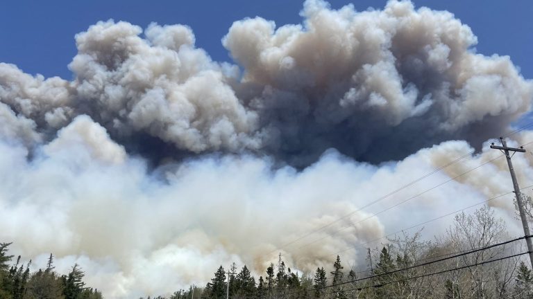 the concern of meteorologists in Canada in the face of huge forest fires