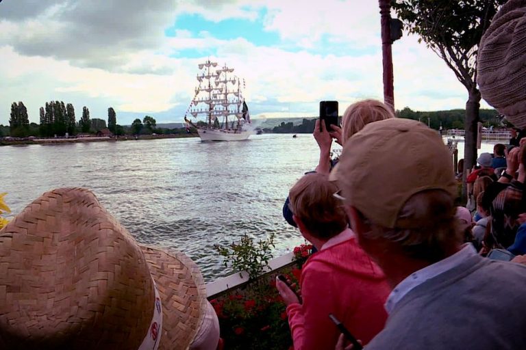 the great parade of sailboats on the Seine