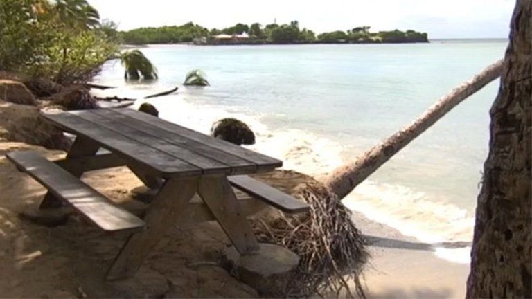 thirteen municipalities threatened by coastal erosion will have to “adapt”