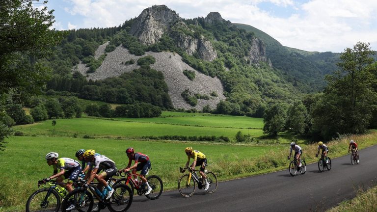 14 runners in the lead including Alaphilippe and Barguil… Follow the 10th stage