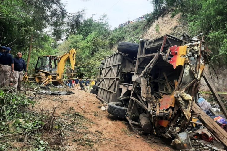 Mexico |  The fall of a bus in a ravine leaves at least 29 dead