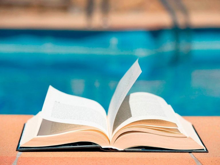 8 novels to read on vacation this summer!