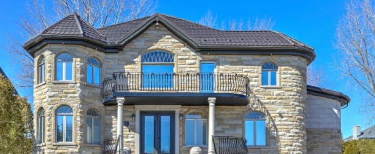 A luxurious residence sold with a discount of $400,000 in Laval