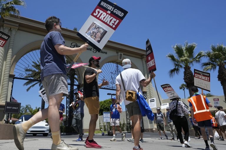 Actors strike in Hollywood |  A new tile falls on the filming industry in Quebec