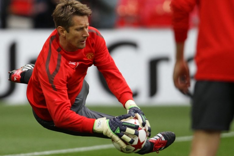 After a cerebral hemorrhage |  Former goalkeeper Edwin van der Sar in intensive care