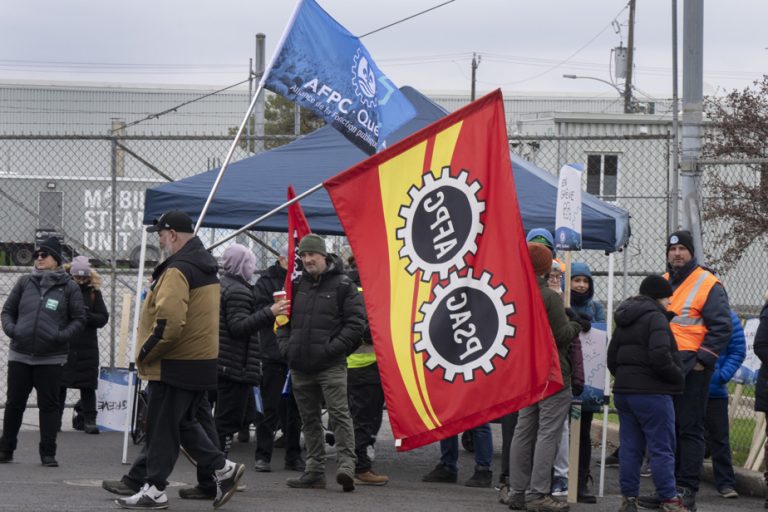 Agreements signed for two major groups of federal civil servants