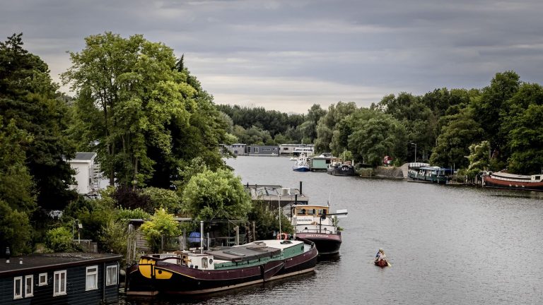 Amsterdam bans cruise ships in its historic center