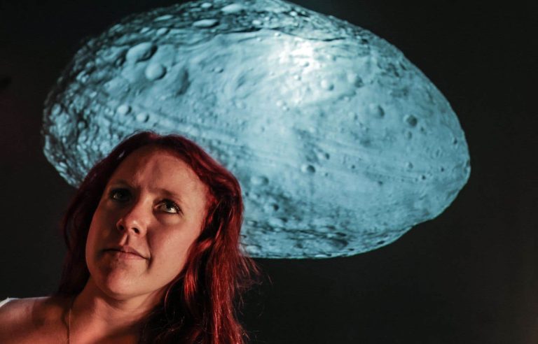 An asteroid comes close to Earth by surprise