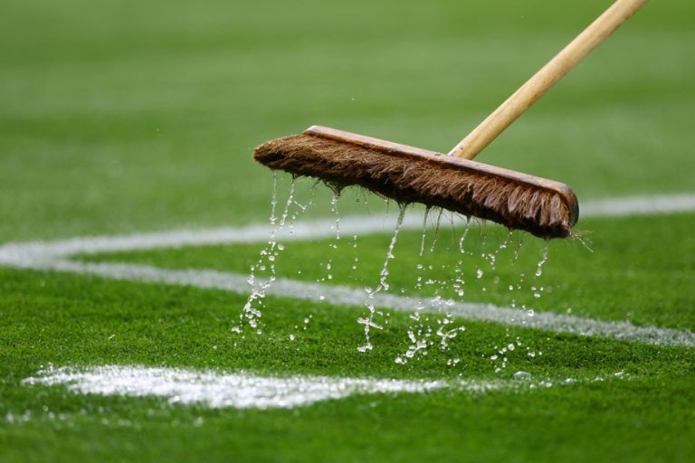 Bad weather delays the match CF Montreal-New York City FC