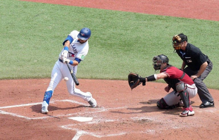 Blue Jays complete D-backs sweep