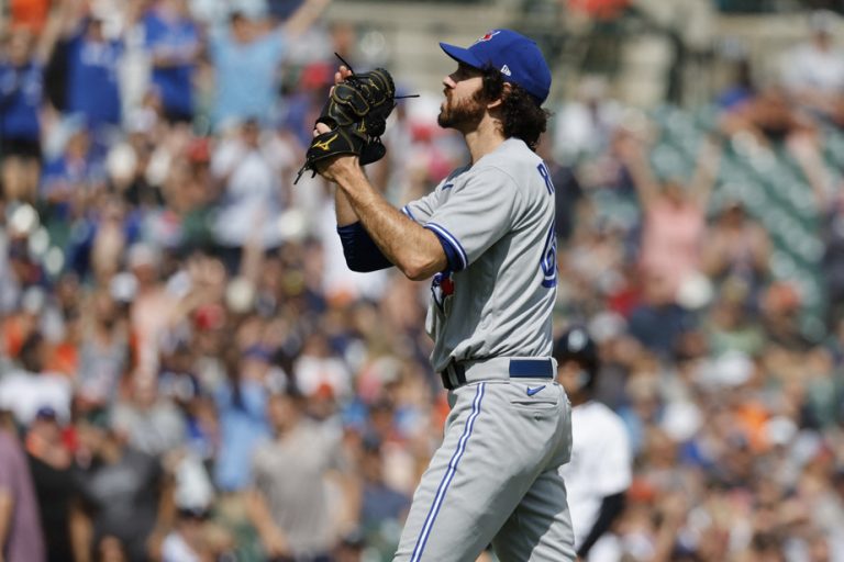 Blue Jays win, Romano reaches top of majors with 26 saves