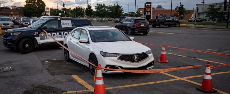 Borough of Anjou: a police officer hit by a fleeing vehicle