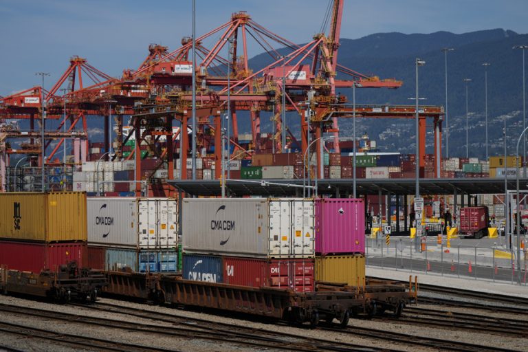 British Columbia Ports |  The tentative agreement rejected, the strike resumes