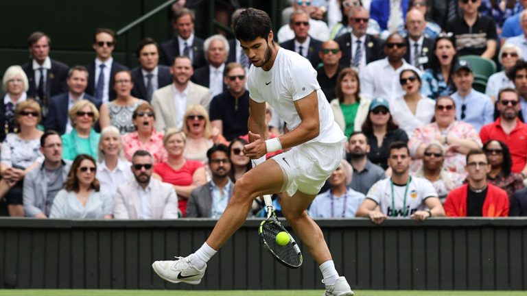 Carlos Alcaraz pulls himself together in the second set against Novak Djokovic, follow the final