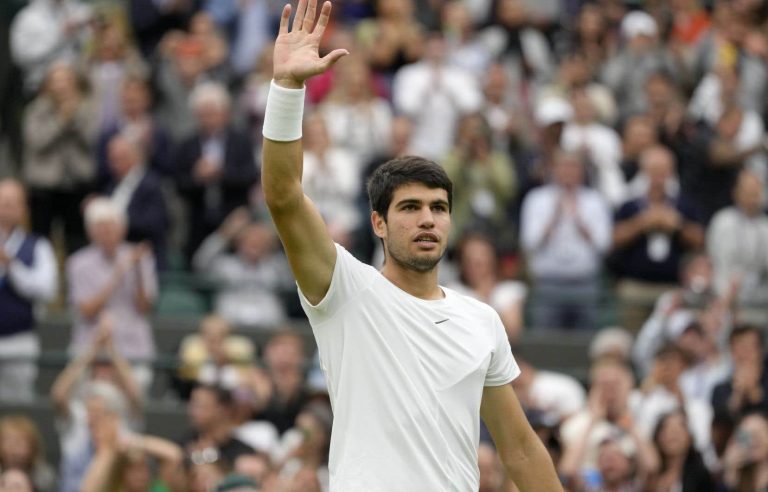 Carlos Alcaraz starts Wimbledon on the right foot