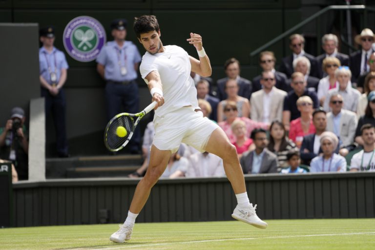 Carlos Alcaraz wins first match since winning Wimbledon title