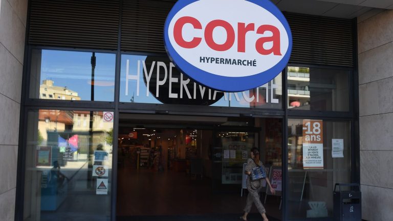 Carrefour announces the acquisition of the Cora and Match brands to strengthen its market share in France