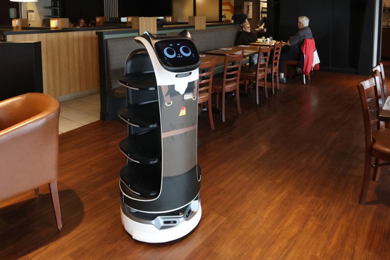 Catering |  Robots in use