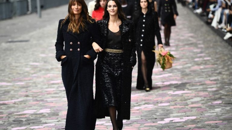 Chanel takes over the banks of the Seine, Armani shines in the salon