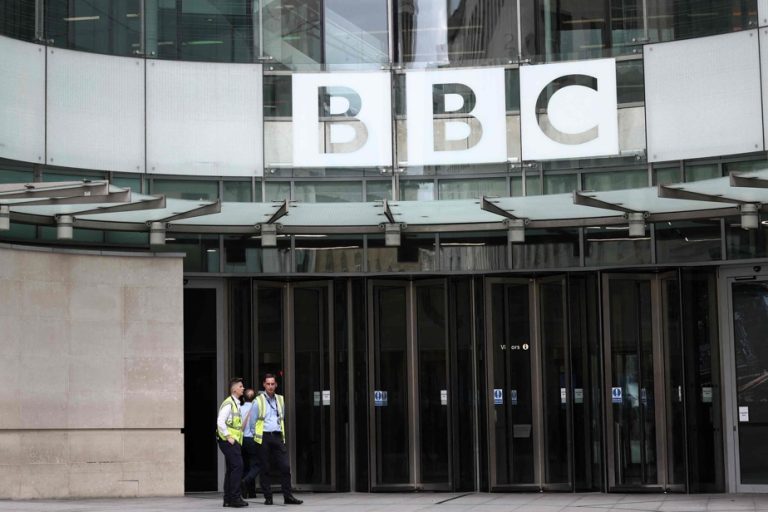 Child pornography charges |  BBC suspends star presenter