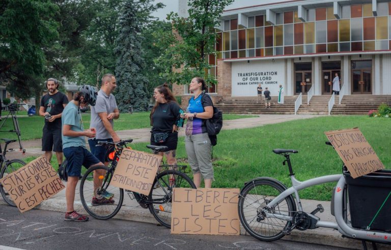 Citizens are mobilizing against parking in cycle paths