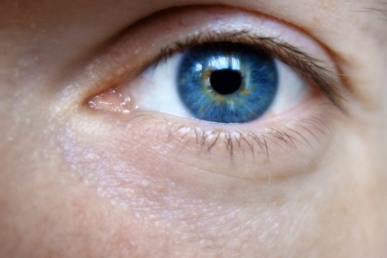 Demystifying science |  Does eye color affect sight?