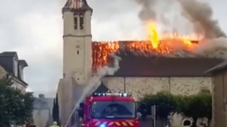 Descartes’ church ravaged by flames