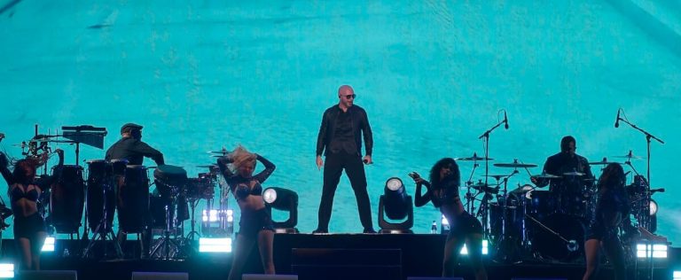 [EN VIDÉO] Festival d’été de Québec: (re)live Pitbull’s concert on the Plains